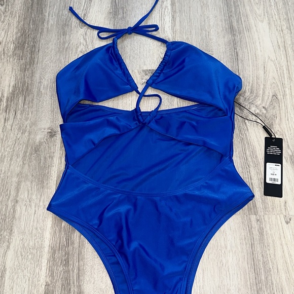 One piece open stomach bathing suit - Picture 2 of 4